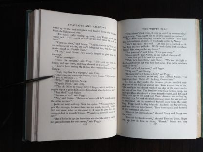page 256 and 257 in a 1953 copy of Swallows and Amazons by Arthur Ransome