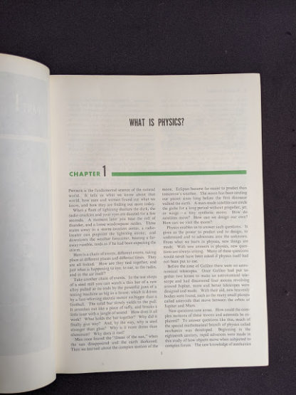 Chapter one inside a 1960 copy of Physics - Physical Science Study Committee - First Edition
