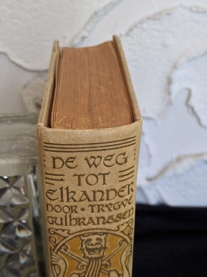 1935 De Weg tot Elkander by Trygve Gulbranssen - third book of the trilogy - First Edition - head of spine