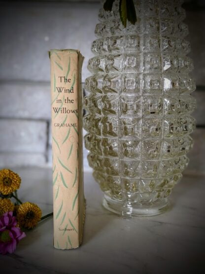 1965 The Wind in the Willows by Kenneth Grahame - Illustrated by Ernest H. Shepard - Spine view