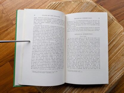 pages inside - Plants of New Zealand by Laing and Blackwell - Fifth Edition - undated - circa 1940s